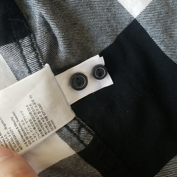 H&M Black and White Button Down Checked Flannel Shirt - Picture 5 of 5